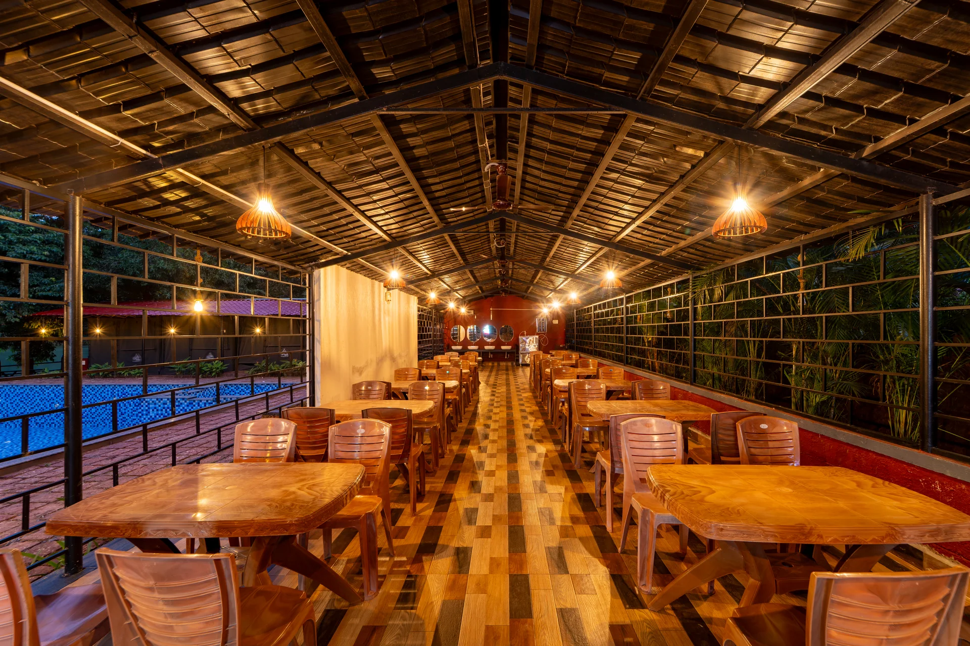 The dining area at Nadi Teera Cottages.
